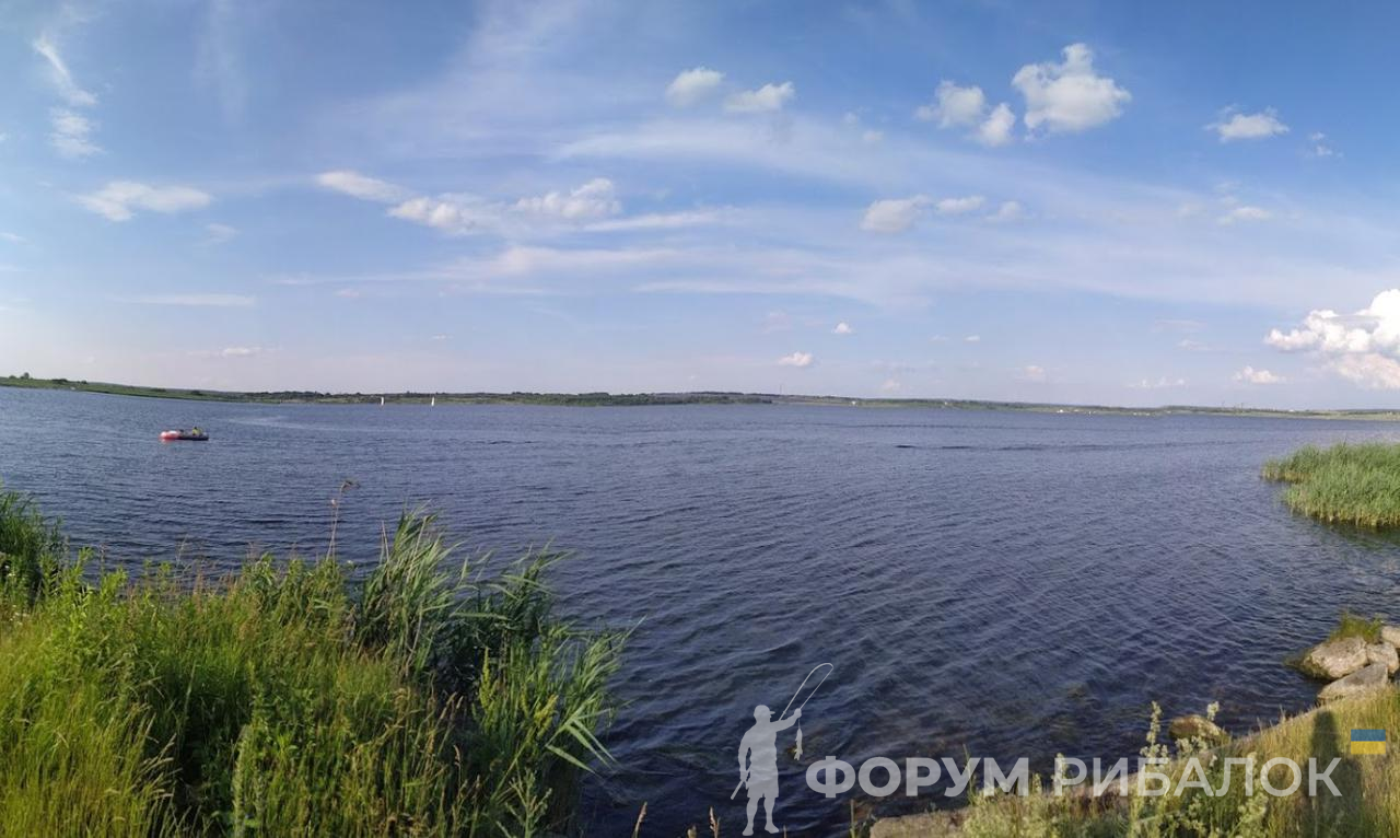 Яворівське озеро — фото водойми та місць для рибалки
